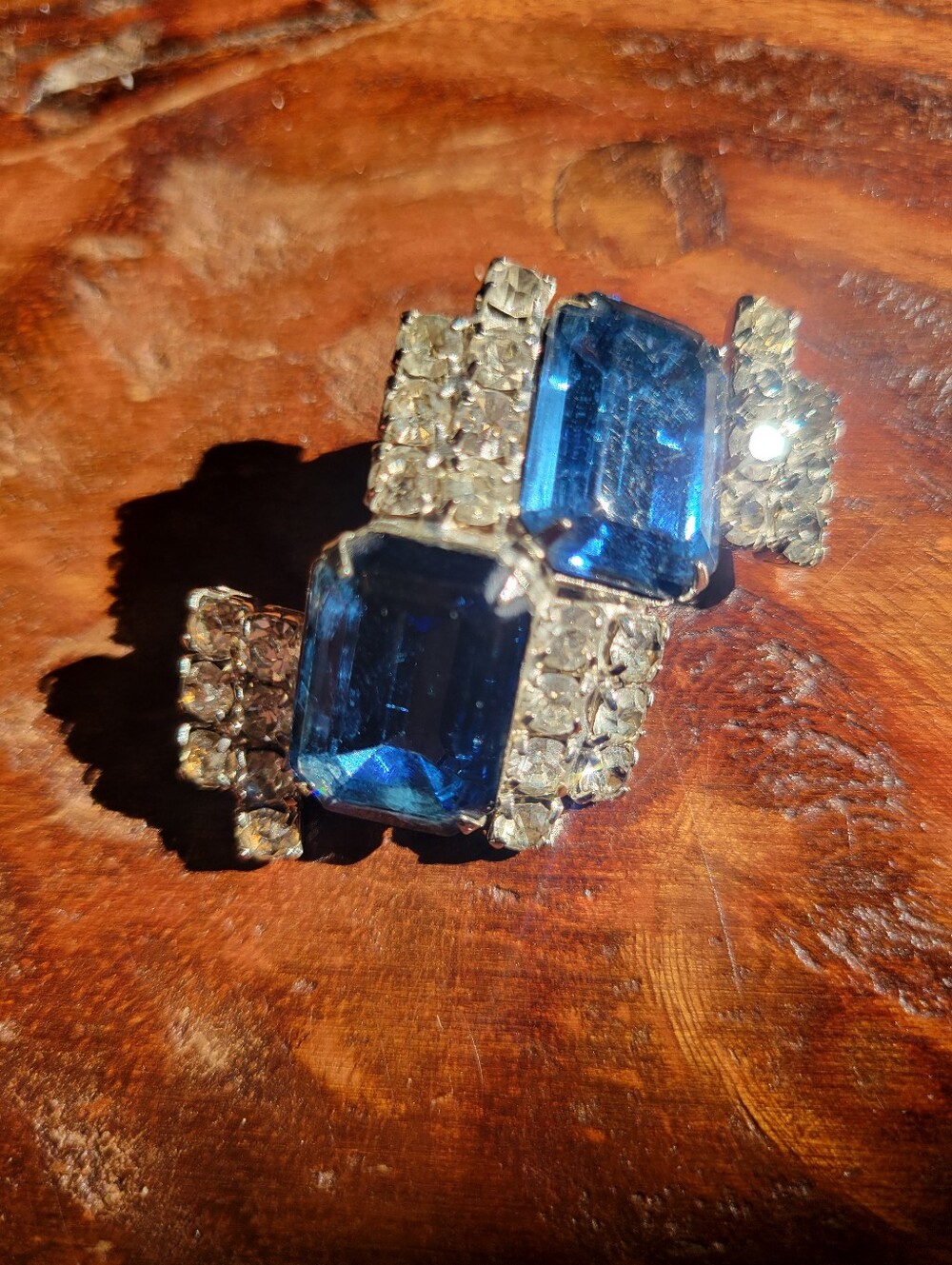 Estate Find Demi-Parure ~ Blue Faux Gems & Rhinestones Brooch Clip-On Earrings - Picture 15 of 16